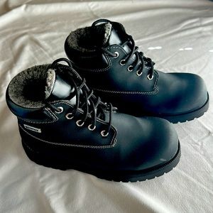 YOUTH SZ 3.5 Black Weatherproof Boots